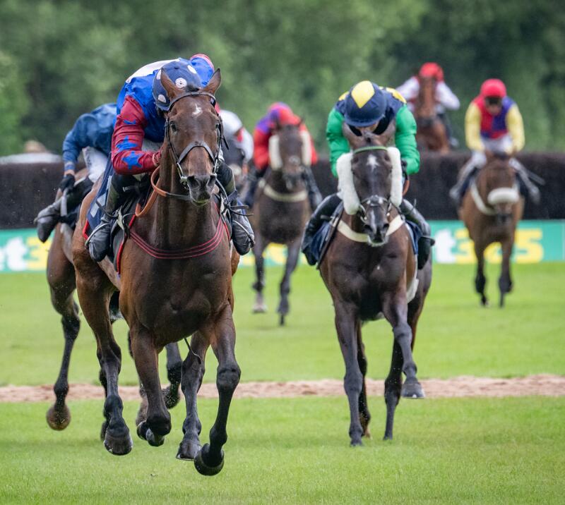 bet365 Summer Cup at Uttoxeter Racecourse 2024