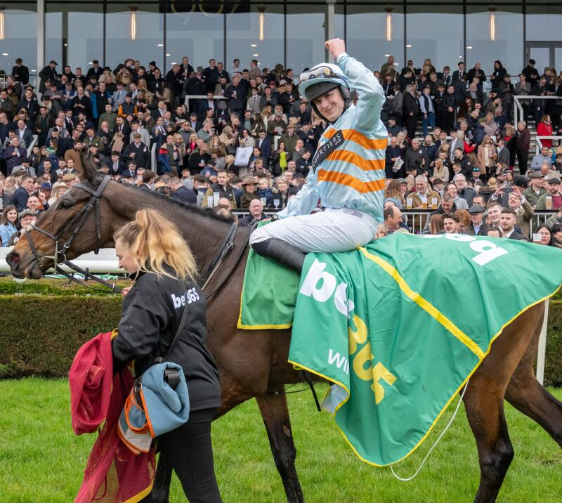 Beauport winning the Bet365 Midlands Grand National!
